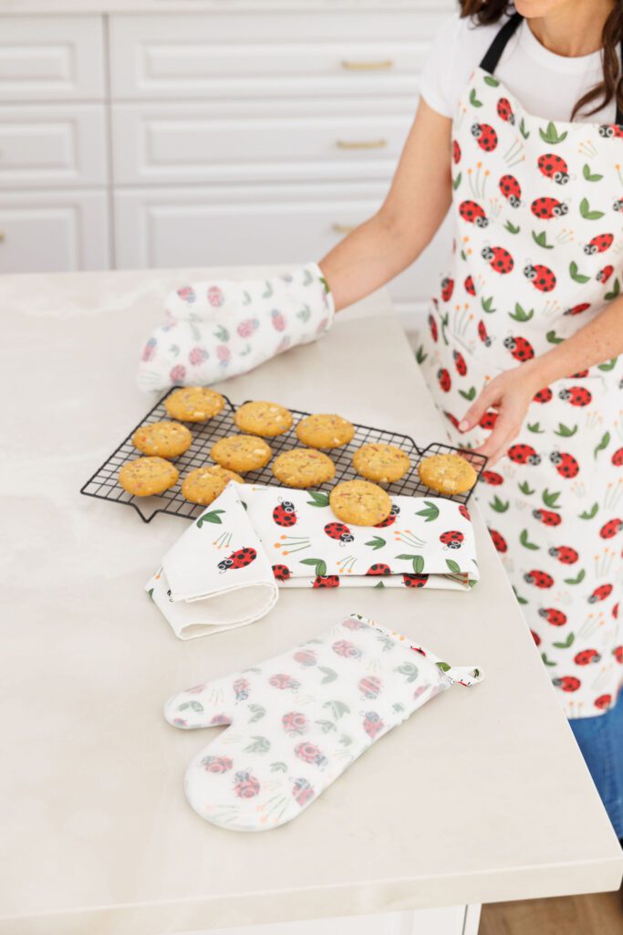 FunJobs Ladybird Tea Towel - 100% Cotton - Image 2